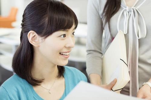 電腦前的女性護膚養生事項