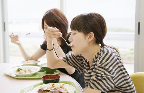 白領晚餐不宜吃紅薯 養生保健一日三餐怎么吃？