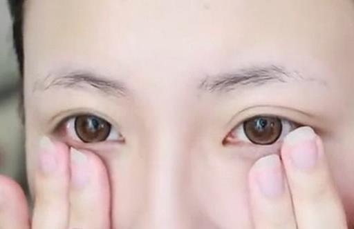 別怪眼霜沒效果 你的方法沒用對(duì)