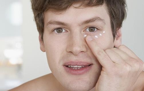 抽煙的男性應(yīng)如何護(hù)膚？