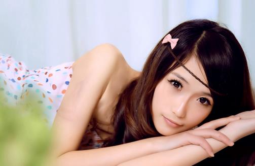 頭發(fā)癟塌難看 打造蓬松發(fā)型只要4步