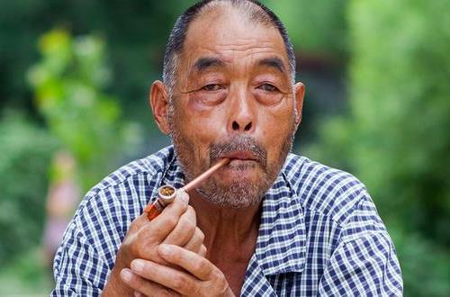 吸煙可引發(fā)冠心病！