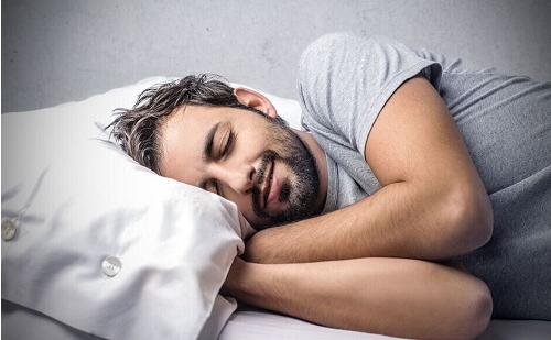 男人每天睡不夠6小時易誘發癌癥