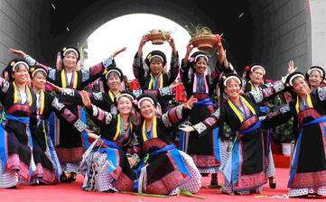 【布依族】布依族簡(jiǎn)介_(kāi)布依族傳統(tǒng)節(jié)日_布依族風(fēng)俗習(xí)慣_布依族服飾 【布依族】布依族簡(jiǎn)介_(kāi)布依族傳統(tǒng)節(jié)日_布依族風(fēng)俗習(xí)慣_布依族服飾