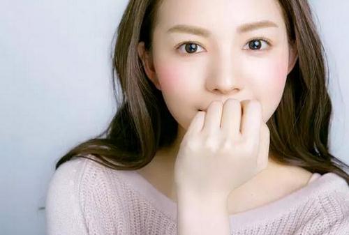 不清理黑頭有什么危害？如何去除黑頭