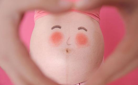 孕晚期胎動頻繁正常嗎？