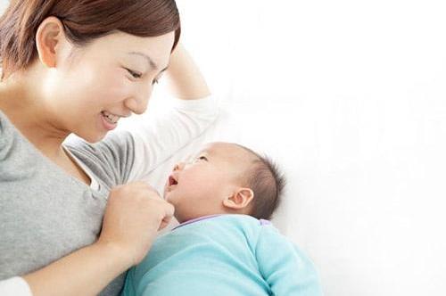 如何訓練寶寶抓東西？