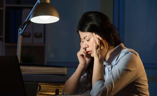 經常熬夜小心擾亂你的經期！