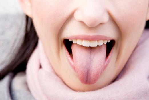脾胃虛弱的癥狀表現及調理 舌頭有厚厚的白色舌苔