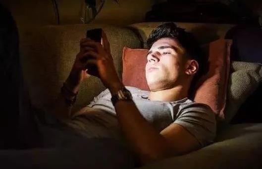 熬夜危害大易提前衰老 晚上睡不著覺應對妙招