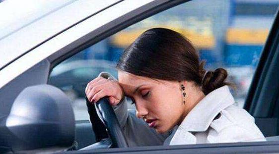 謹防冬天開車犯困頭暈 常開車窗多開外循環