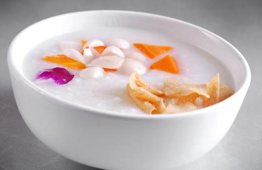 銀耳營(yíng)養(yǎng)價(jià)值高 春季止咳潤(rùn)肺可吃它