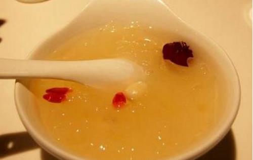 銀耳營(yíng)養(yǎng)價(jià)值高 春季止咳潤(rùn)肺可吃它