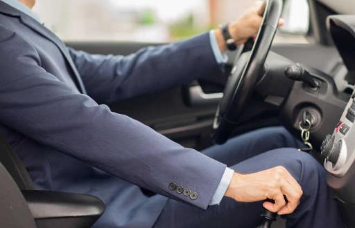 科學的駕駛姿勢你知道嗎？ 途駕車時應注意哪些問題呢