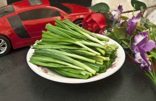 膽固醇過(guò)高的原因有哪些？它有哪些飲食禁忌？