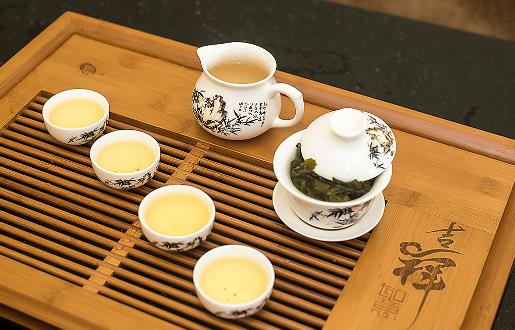 膽固醇過(guò)高的原因有哪些？它有哪些飲食禁忌？