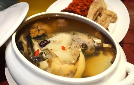 燉湯時，營養(yǎng)都在肉里，不在湯里？