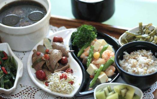 產后第一餐的飲食調養非常重要 月子食譜推薦