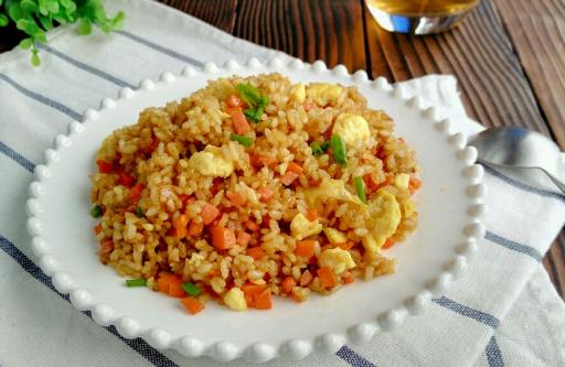 掌握幾個“炒飯”技巧，幫你做好小吃攤，從簡從速的做出