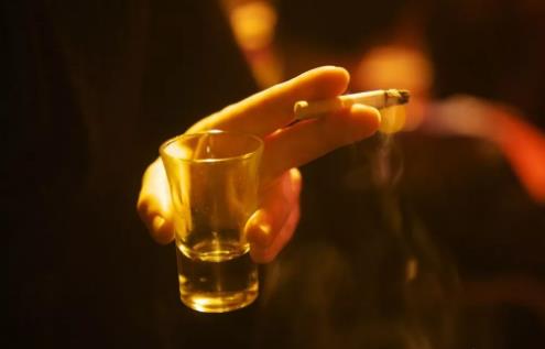 喝酒者，酒后少做4件事！喝酒時做到“3多、3少”，減少酒