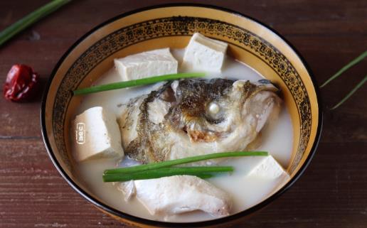 魚頭豆腐是杭州名菜 魚頭豆腐與乾隆的故事