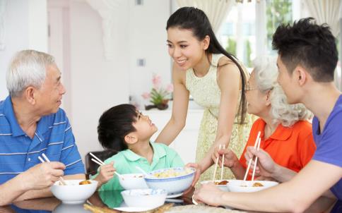 飯后堅持6種習慣，無論男女，長壽不會相負