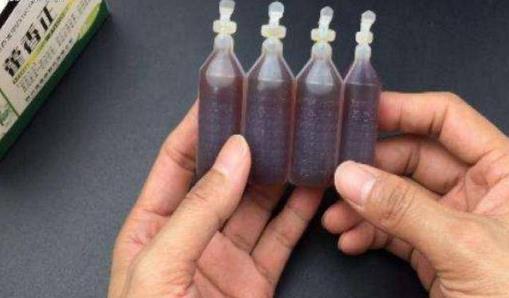 把藿香正氣水涂在腳上，有什么作用？醫生：還有4個妙用您