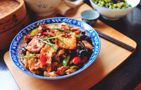 熬骨頭湯時(shí)，添熱水還是添冷水？做飯炒菜，記住這幾個(gè)烹