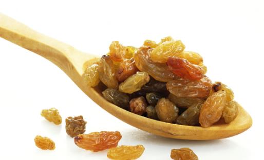 葡萄干太臟怎么洗？清水洗不凈，加入兩種調味料，3分鐘就