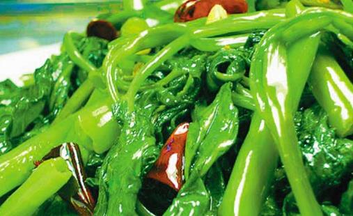空心菜用油炒過后顏色發黑，這是“有毒物質”嗎？營養師