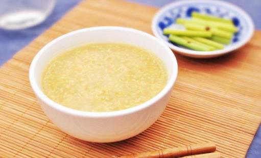 小米粥怎樣才能熬出“米油”？糖尿病人喝小米粥時，注意