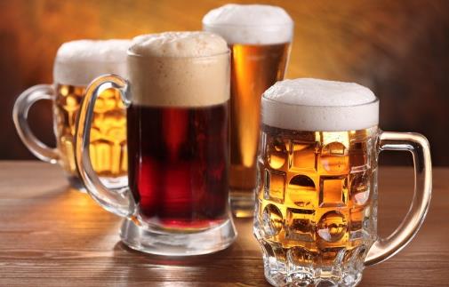 黑啤酒、黃啤酒，夏天應該喝哪種？不管好壞，喝酒別超過