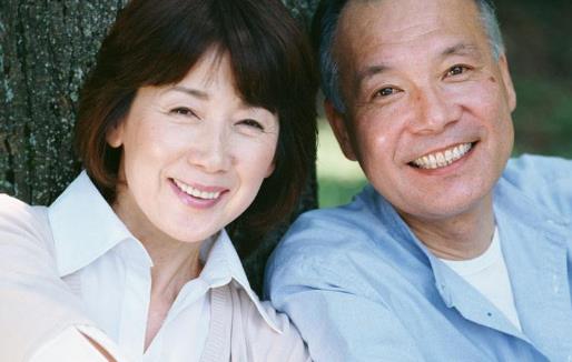 提高老人幸福感 經(jīng)常聚會的老人幸福感更強(qiáng)