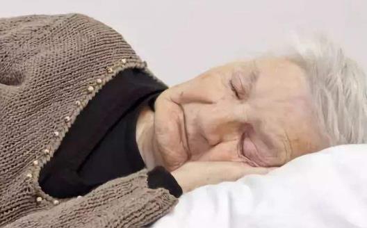 老年人睡太多的危害 提高老人睡眠質量有四大法寶