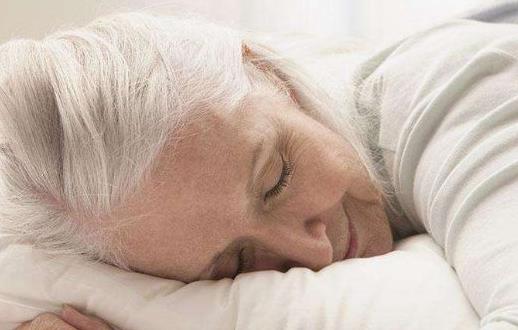 老年人睡太多的危害 提高老人睡眠質量有四大法寶