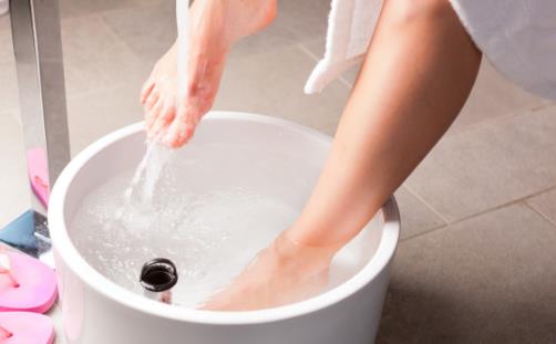 熱水泡腳有沒(méi)有好處？ 熱水泡腳要注意什么？