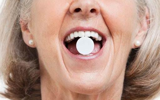 老人護牙必須知道的7個誤區 能保護牙齒的9種食物