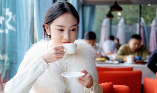 從心理的角度來(lái)分析 容易勾引男人出軌的六種女人 