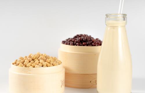 喝黑豆漿有什么好處 防衰補腎黑豆比黃豆療效好