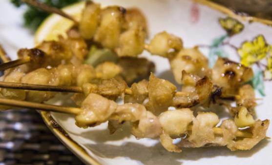 雞皮有健脾益氣生精填髓之功 雞皮和雞肉哪個營養(yǎng)高