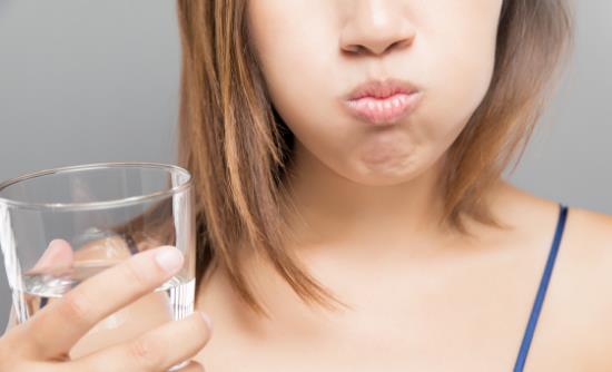 熱姜水可以治療牙周炎？出現這些癥狀警惕牙周炎