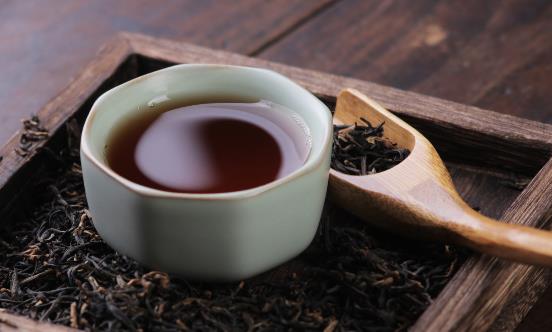喝紅茶有哪些好處？十大功效助你養(yǎng)生保健！