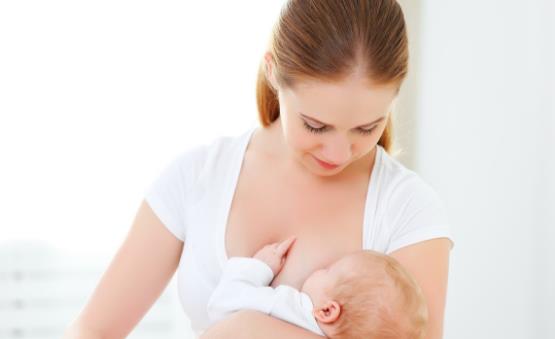 母乳喂養到幾歲才最好？至少喂到1歲以后