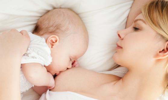 母乳喂養到幾歲才最好？至少喂到1歲以后