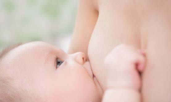 母乳喂養到幾歲才最好？至少喂到1歲以后