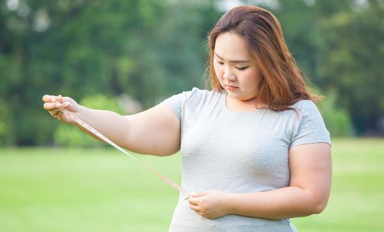 體重輕了看起來還是那么胖 短期內體重下降掉的只是水分