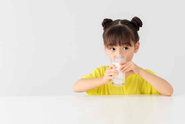 如何提高兒童免疫力？試試吃點湯臣倍健牛初乳粉！