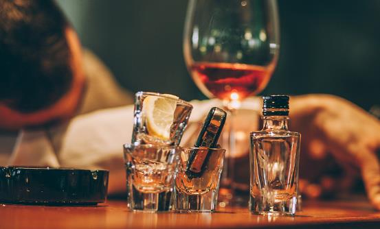 長期酗酒給身體帶來10大危害 推薦四種中醫戒酒方