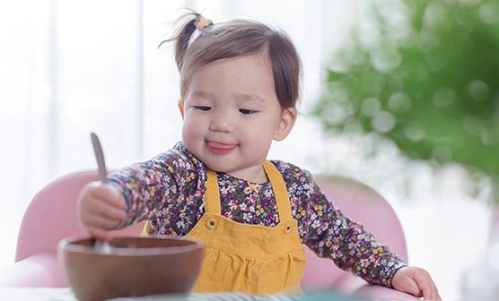 孩子吃飯慢東看西瞧 生活中家長應避免的誤區
