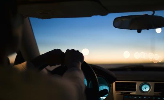 夜間安全開車的十三個要點 夜間行車時燈光使用的誤區